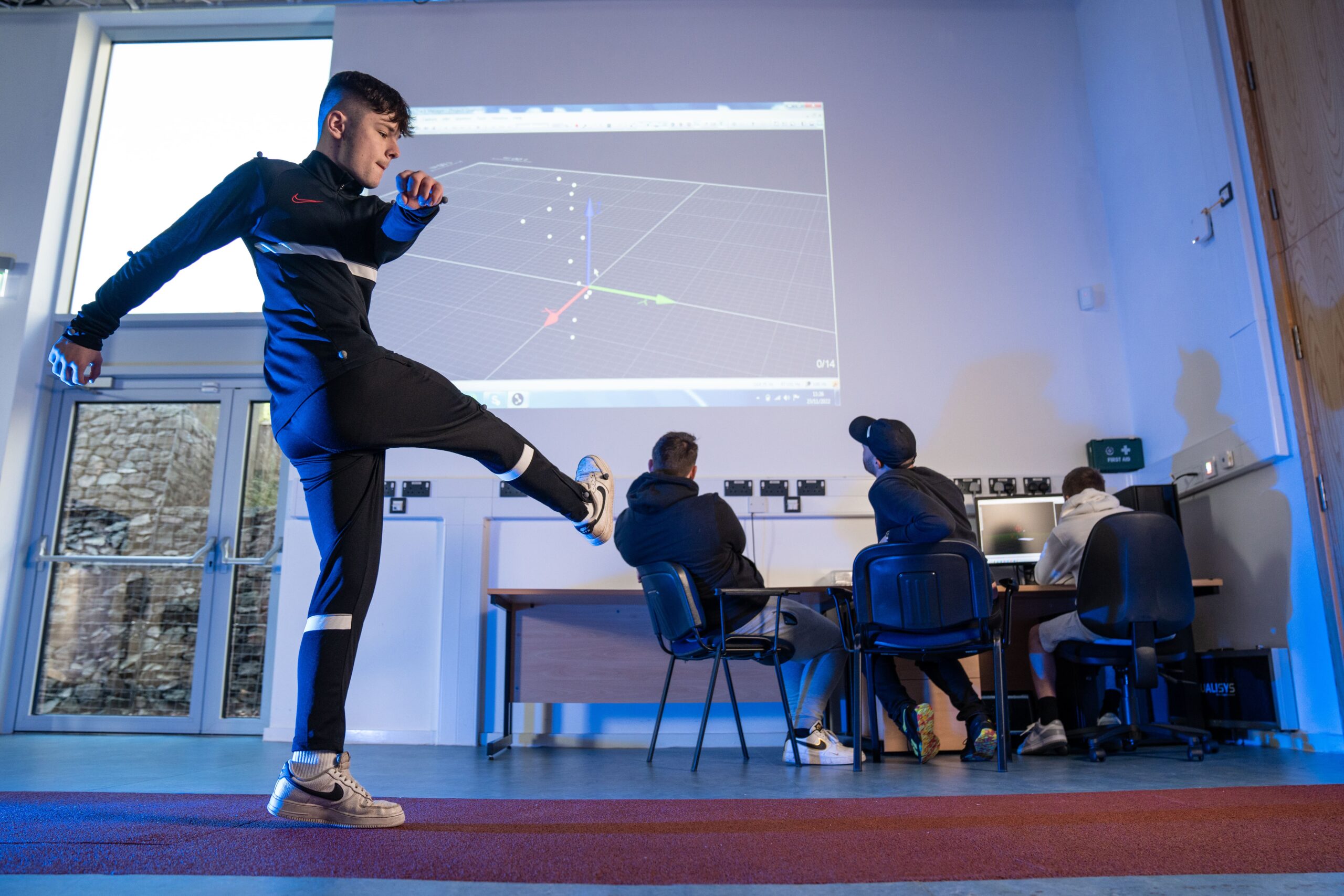 Sports and Exercise Therapy student in lab